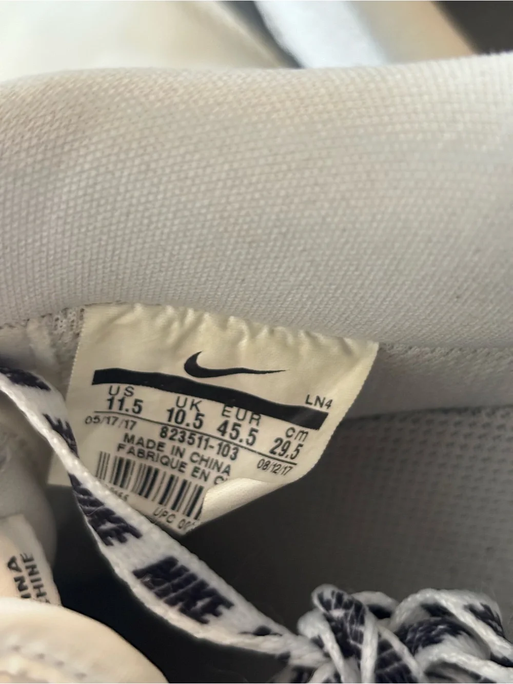 Nike White and Black Low-Top Sneakers